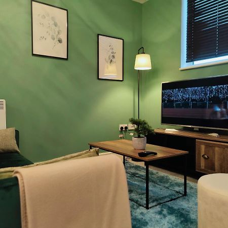 City Centered 2 Bed Serviced Apartment- Sherpa Homes Swindon Exteriér fotografie
