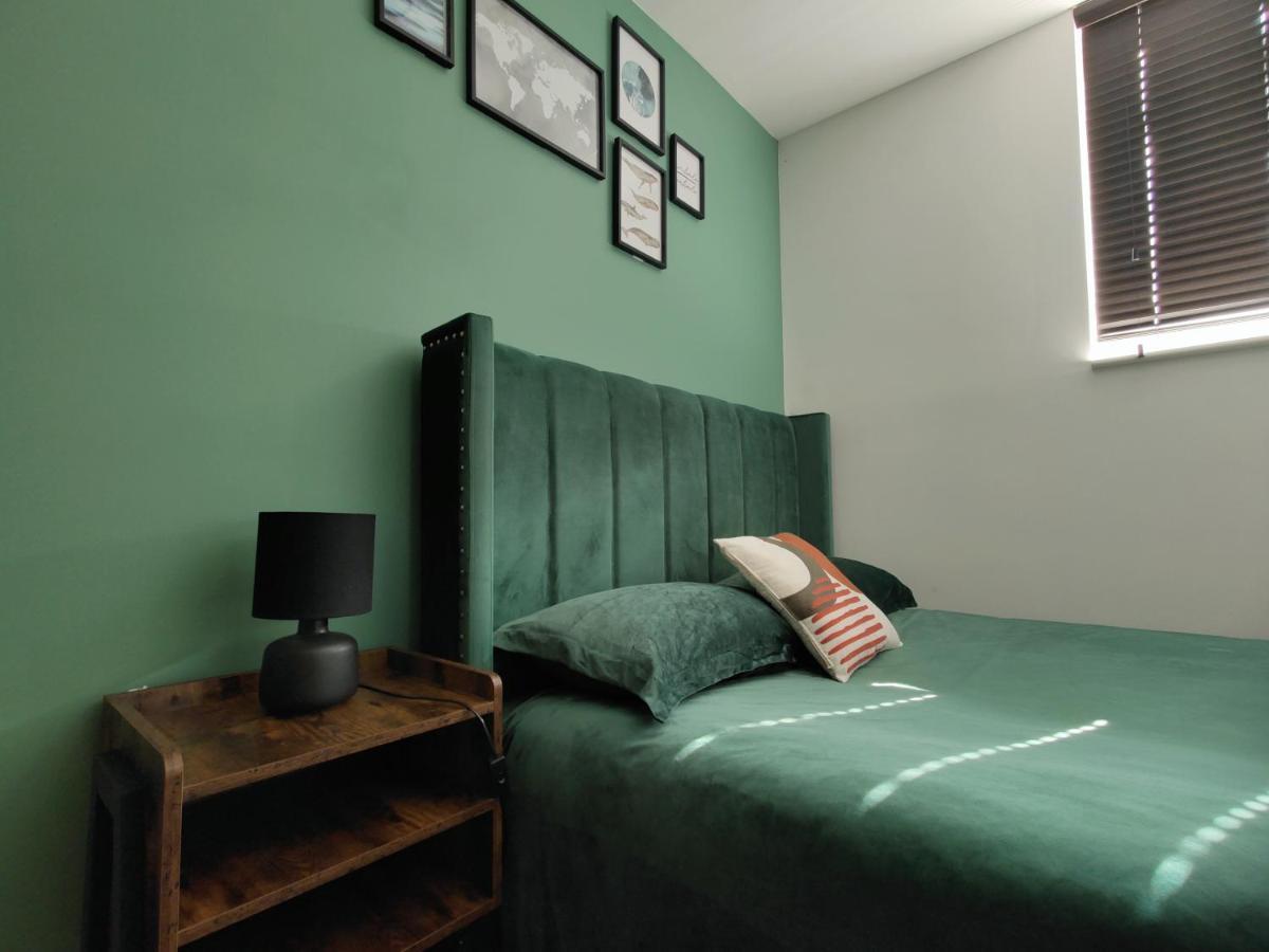 City Centered 2 Bed Serviced Apartment- Sherpa Homes Swindon Exteriér fotografie