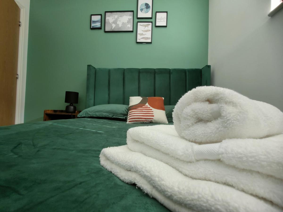 City Centered 2 Bed Serviced Apartment- Sherpa Homes Swindon Exteriér fotografie